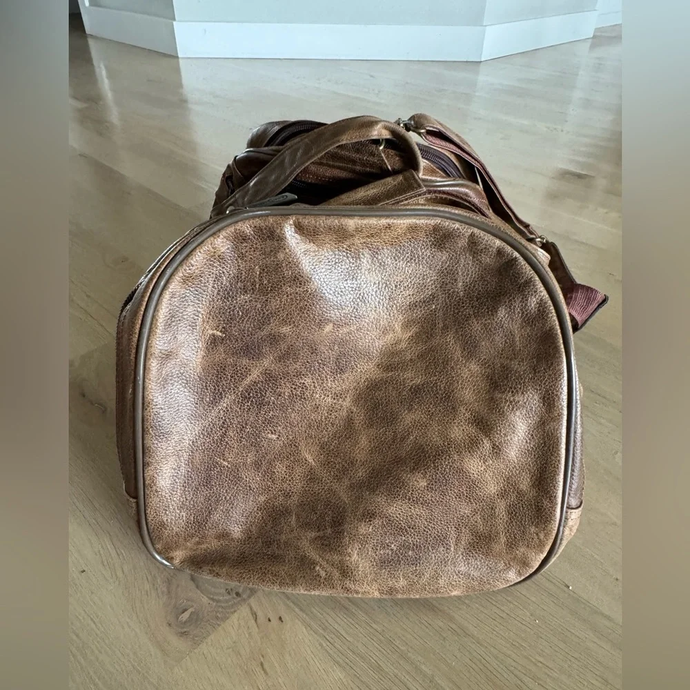 Amerileather brown leather dufflebag